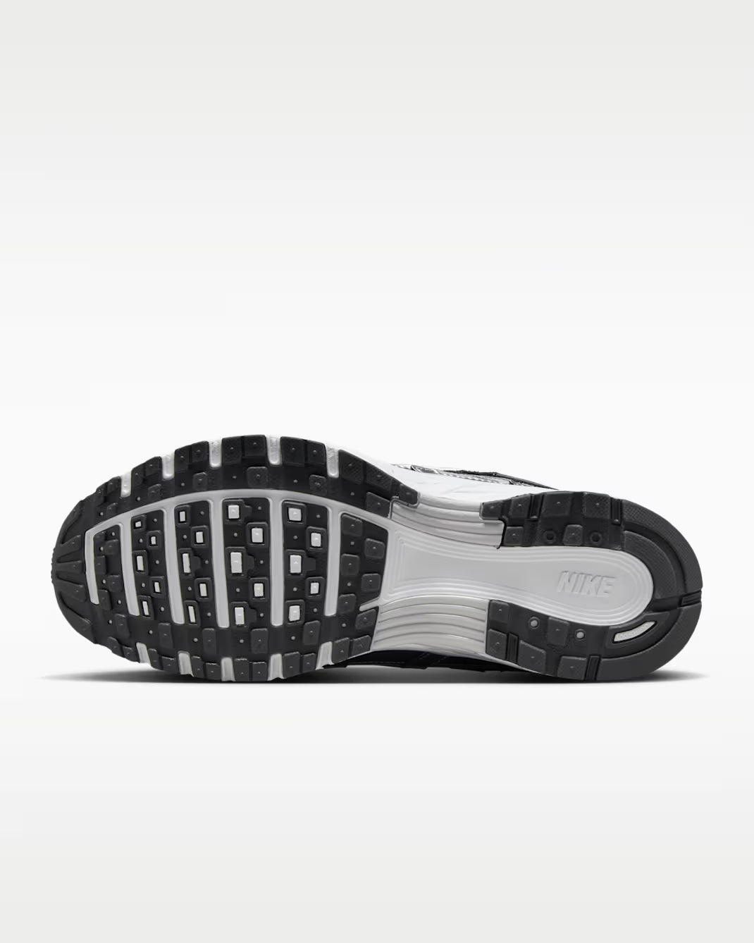 NIKE - P-6000 Metallic Silver