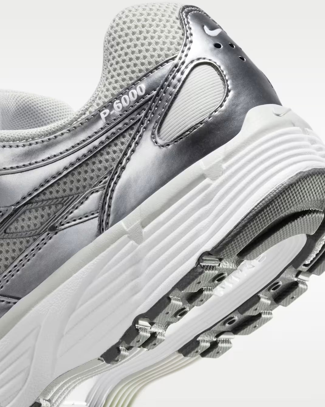 NIKE - P-6000 Metallic Silver