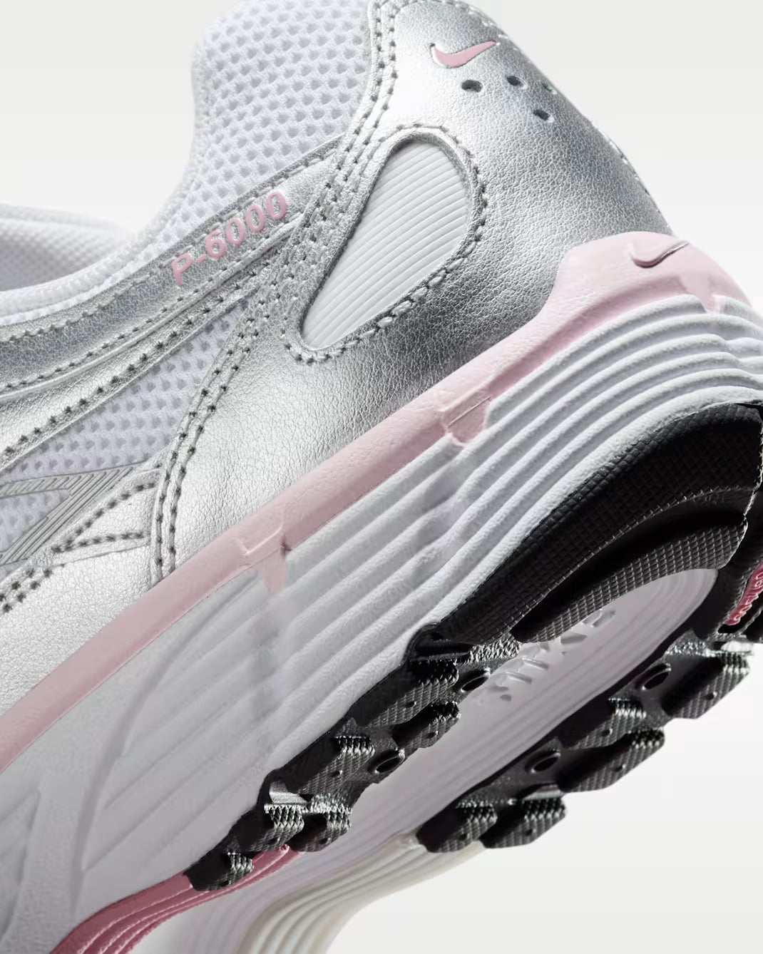 NIKE - P-6000 Metallic Silver Roze